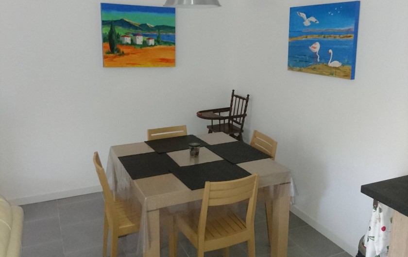 Location de vacances - Gîte à Orgon - Coin repas intérieur