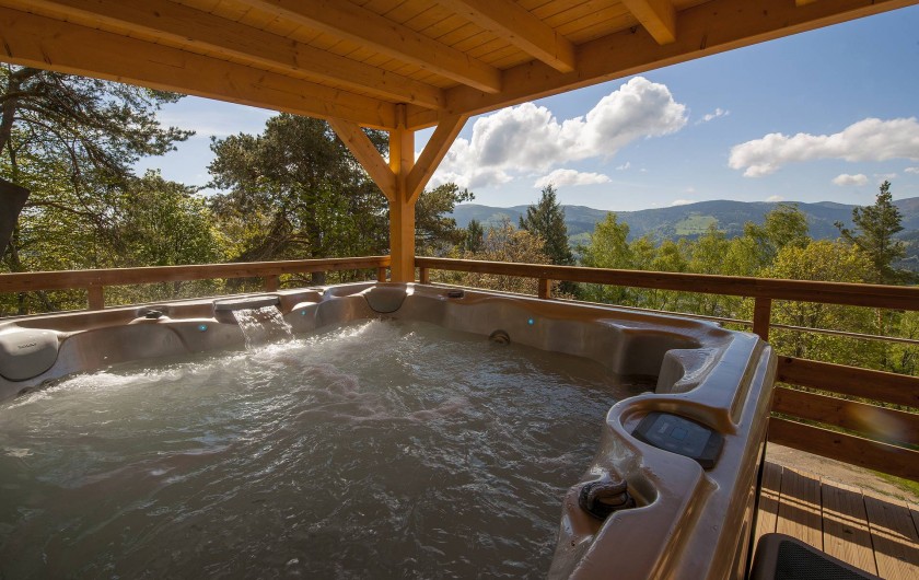 Location de vacances - Chalet à Muhlbach-sur-Munster - Jacuzzi extérieur abrité