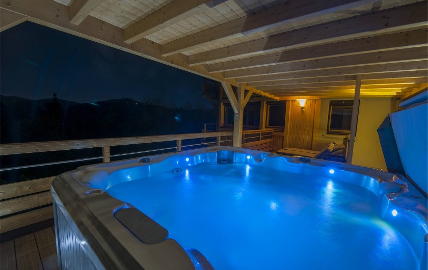Location de vacances - Chalet à Muhlbach-sur-Munster - Jacuzzi extérieur abrité
