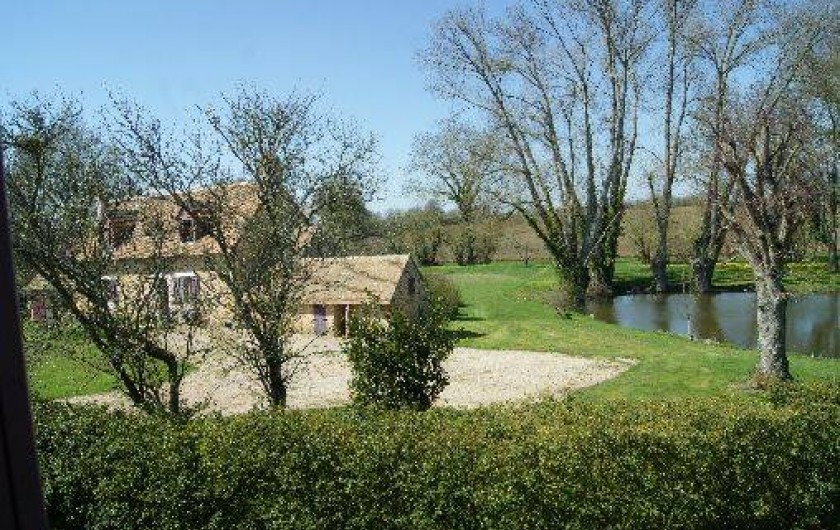 Location de vacances - Gîte à Saint-Mars-sous-Ballon - vue sur la grande mare