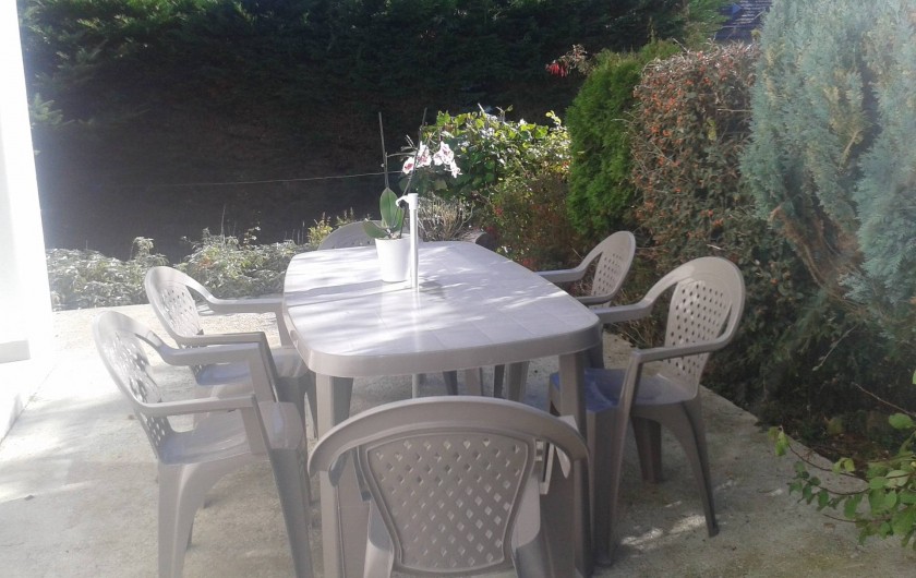 Location de vacances - Gîte à Erdeven - terrasse en été