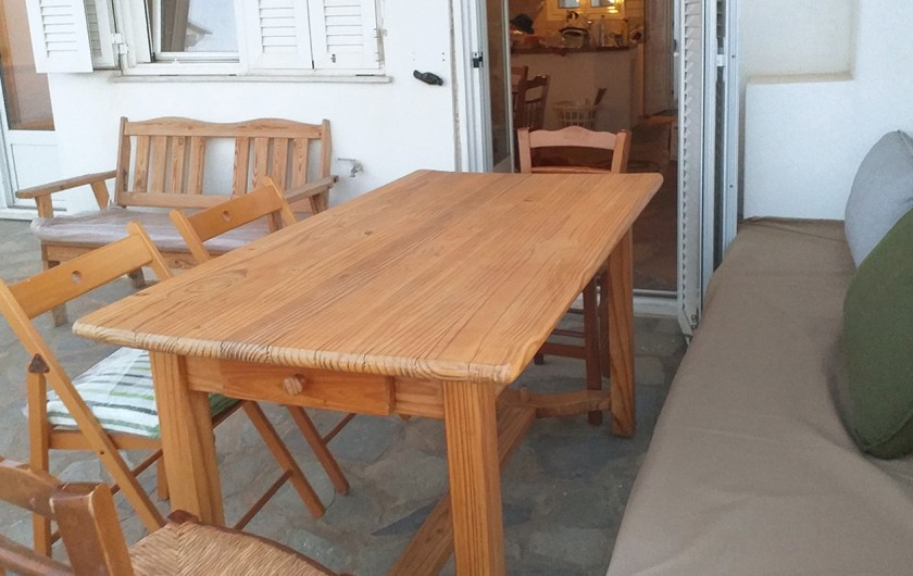Location de vacances - Appartement à Livadi - Table Main terrace
