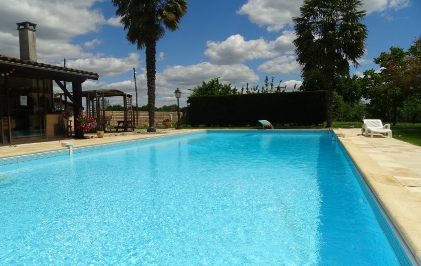 Location de vacances - Villa à Saint-Étienne-de-Fougères - Piscine