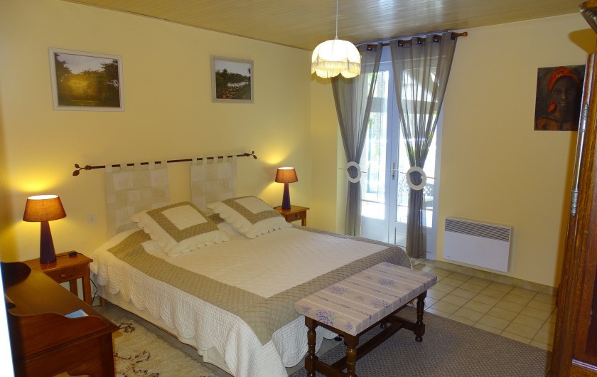 Location de vacances - Villa à Saint-Étienne-de-Fougères - Chambre jaune 16 m² 50