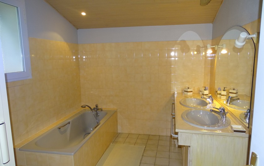 Location de vacances - Villa à Saint-Étienne-de-Fougères - Salle de bain