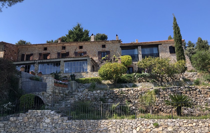 Location de vacances - Villa à Sanary-sur-Mer - La maison depuis la piscine