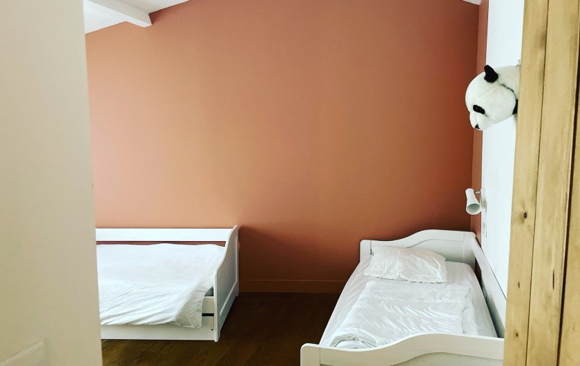 Location de vacances - Villa à La Brée-les-Bains - Chambre 4 lits simples et grand dressing