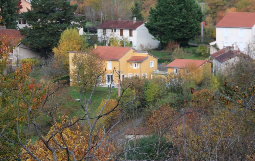 Location de vacances - Appartement à Cransac - Vue de la maison du haut du village