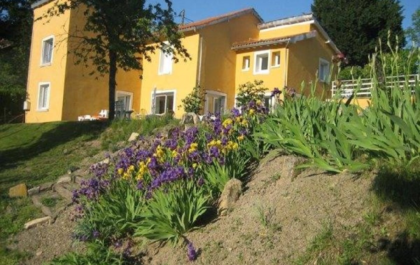 Location de vacances - Appartement à Cransac - Vue côté jardin