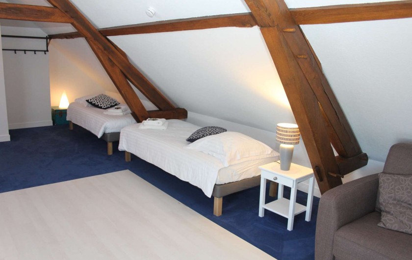 Location de vacances - Gîte à Varennes-Changy - Le Dortoir : 4 lits simples 1 canapé lit 2 pers.