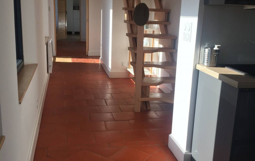 Location de vacances - Maison - Villa à Azincourt - Couloir vers les chambre et escalier
