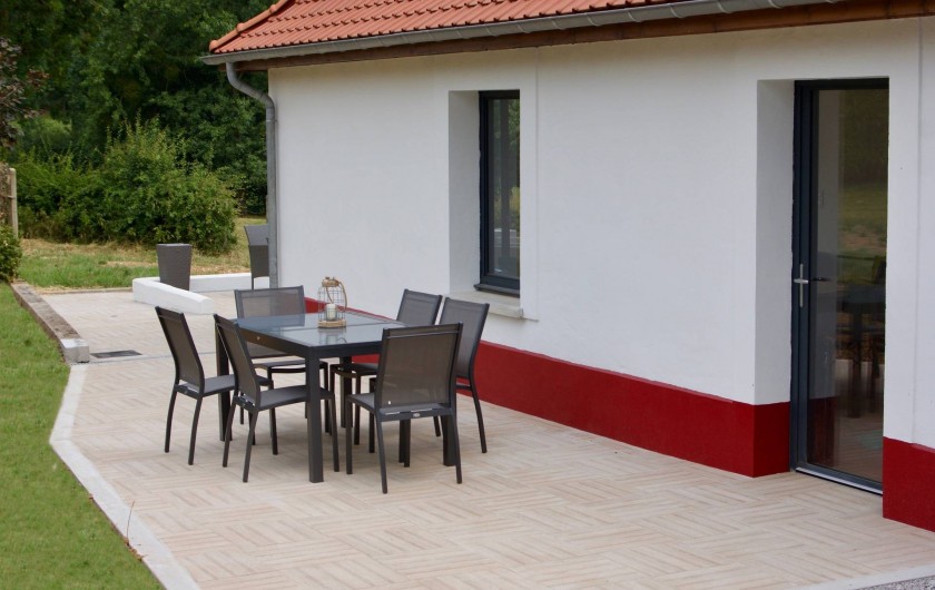 Location de vacances - Maison - Villa à Azincourt - Terrasse du côté de la cuisine