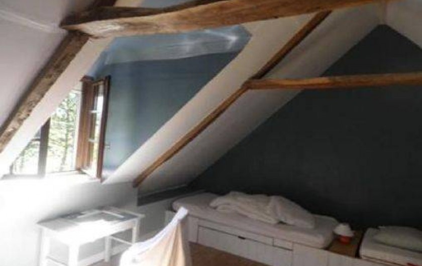 Location de vacances - Gîte à Goudelin - "Chambre Mer" avec un lit double et 2 lits simples