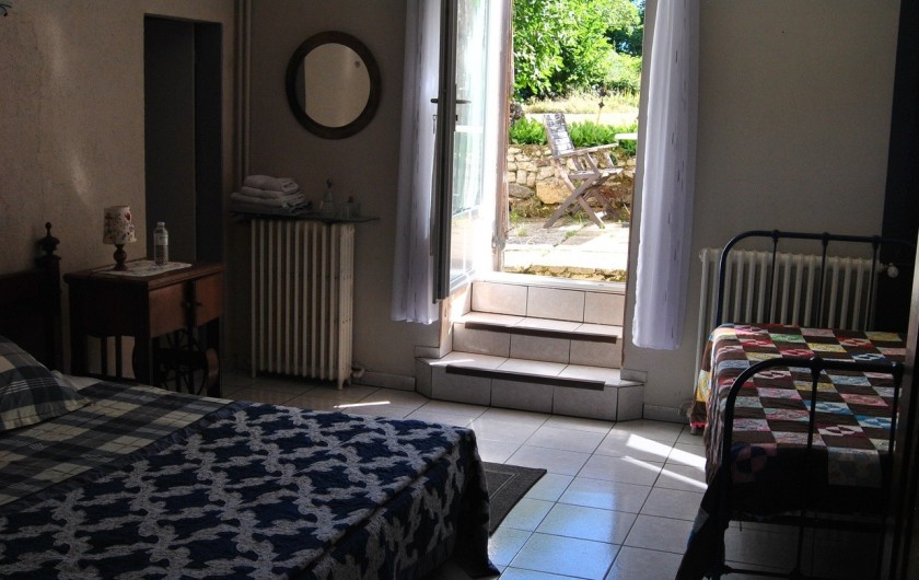 Location de vacances - Chambre d'hôtes à Saint-Avit-Sénieur - La Chambre Les Cèpes pour 3 personnes avec petit terras