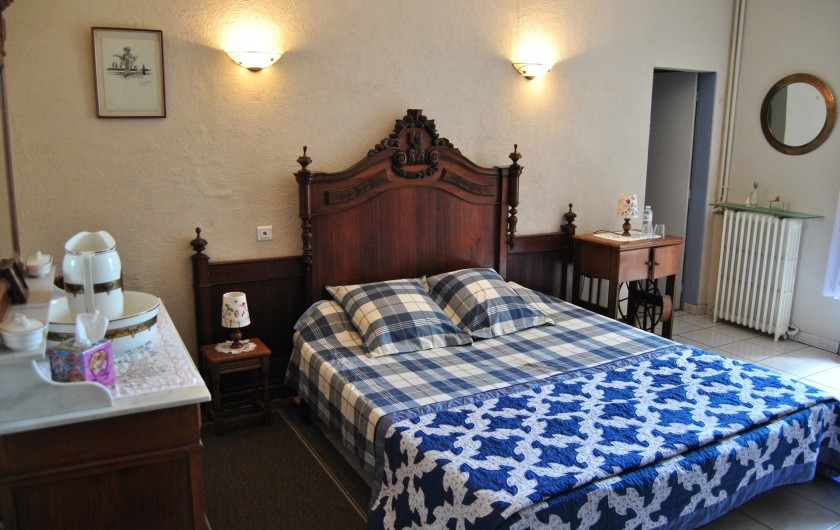 Location de vacances - Chambre d'hôtes à Saint-Avit-Sénieur - La Chambre Les Cèpes lit 180 x 200