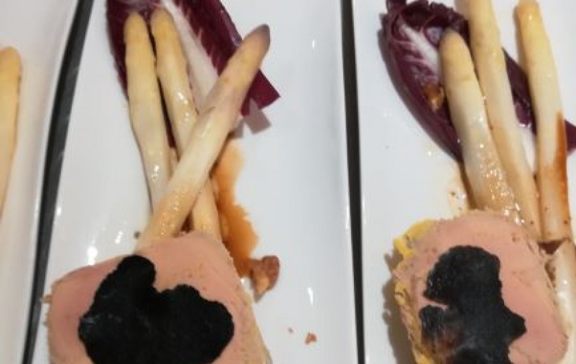 Location de vacances - Chambre d'hôtes à Saint-Avit-Sénieur - Asperges foie gras et la truffe