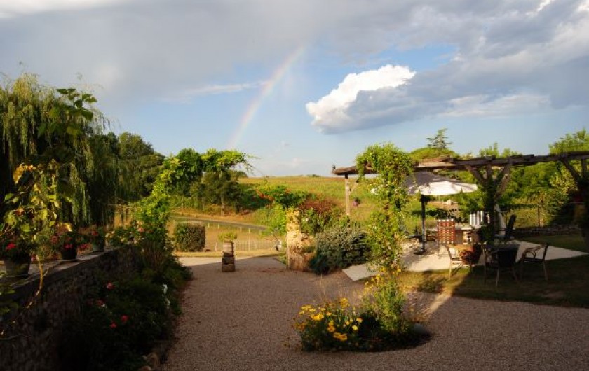 Location de vacances - Chambre d'hôtes à Saint-Avit-Sénieur - Après la pluie il y a toujours du soleil ! Photo côté sud