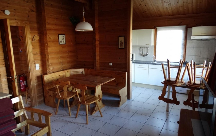 Location de vacances - Chalet à Mauroux - coin salle à manger