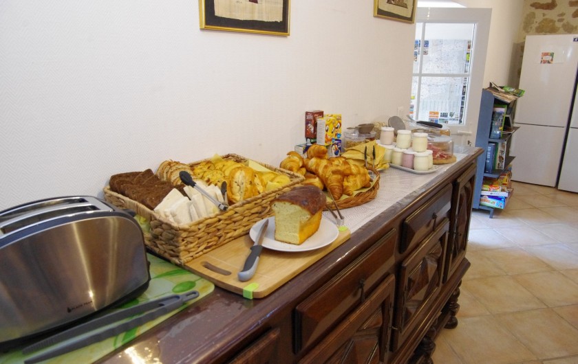 Location de vacances - Chambre d'hôtes à La Madeleine - Buffet de petits déjeuner