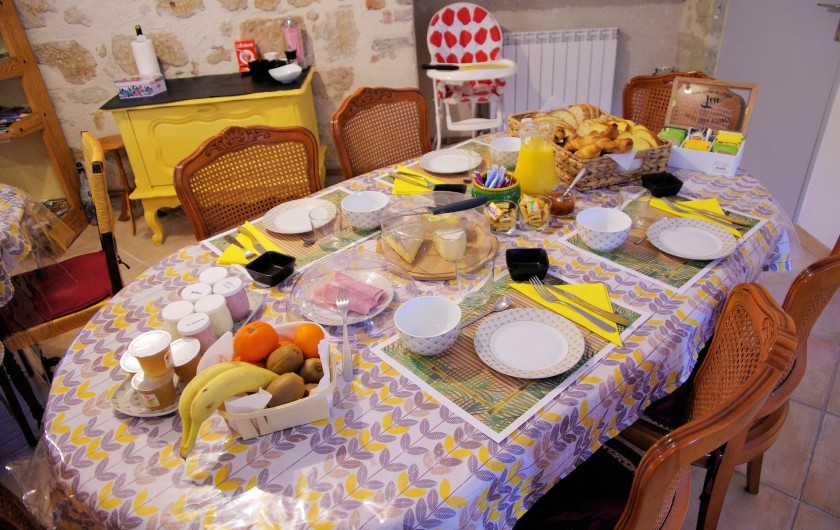 Location de vacances - Chambre d'hôtes à La Madeleine - Petit déjeuner en intérieur