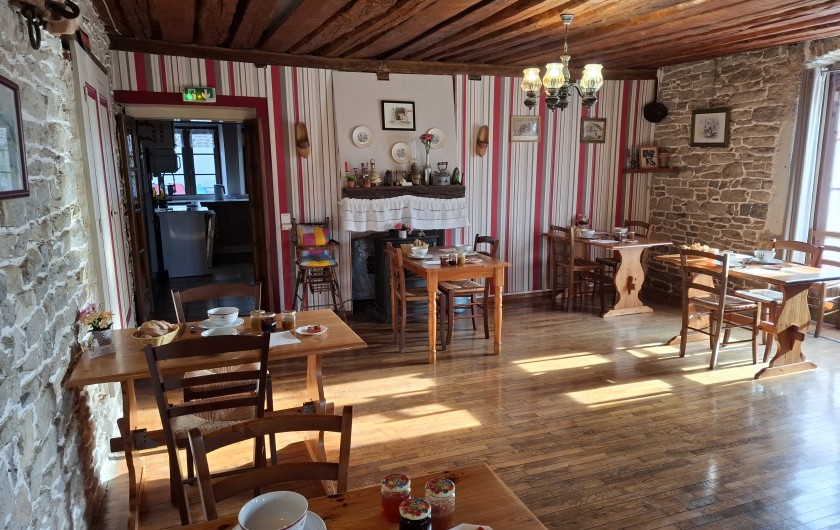 Location de vacances - Chambre d'hôtes à Charézier - Salle petit-déjeuné ou pour consommer vos plats préparés