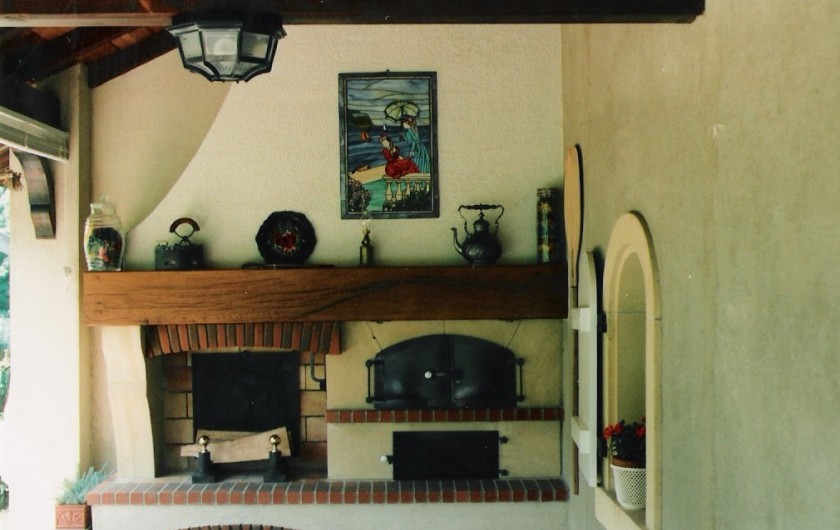 Location de vacances - Gîte à Saint-Remy-la-Calonne - Sur la terrasse, un four à pain et une cheminée