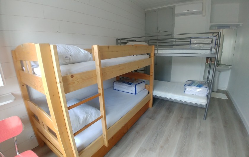 Location de vacances - Villa à La Tranche-sur-Mer - Chambre enfants avec lavabo