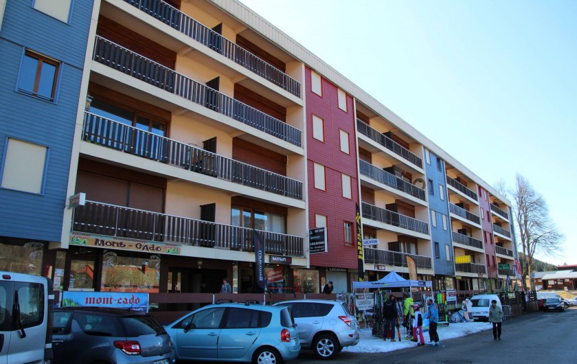 Location de vacances - Appartement à Lélex - Appart au 2ème à gauche volets chambre et baie ouverts