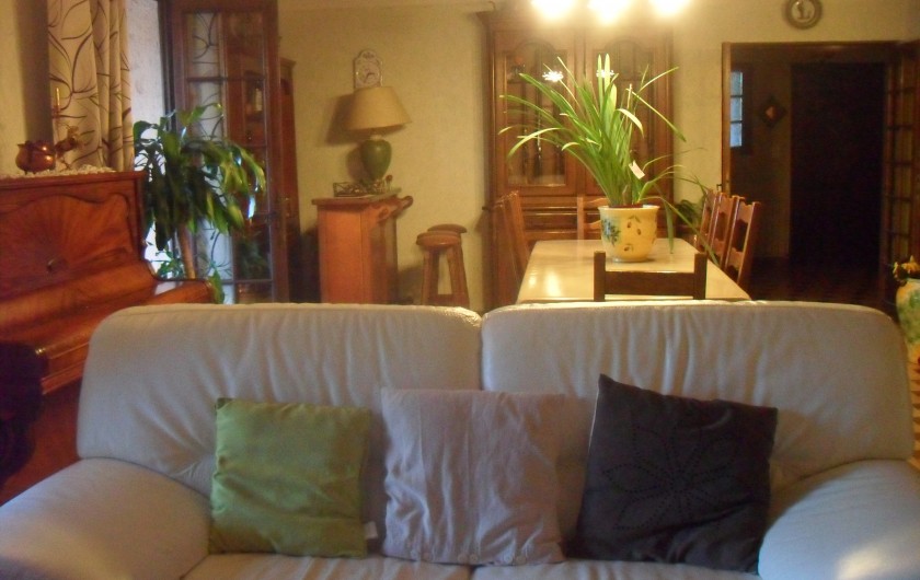 Location de vacances - Villa à Cabasse - séjour salle à manger 40 m²2 canapé tél 120 wifi salle à manger salon 40m