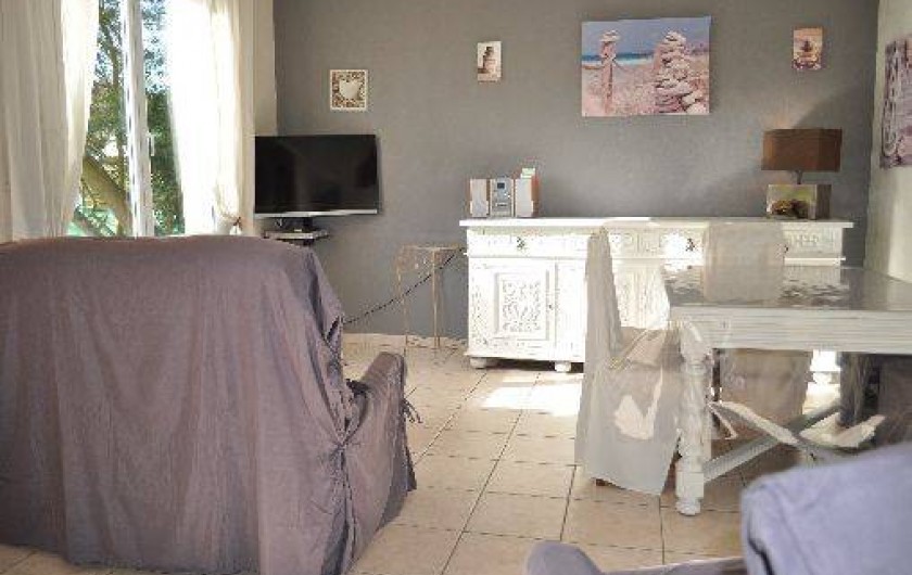 Location de vacances - Gîte à Penvénan - Salon/salle à manger vu de la cuisine