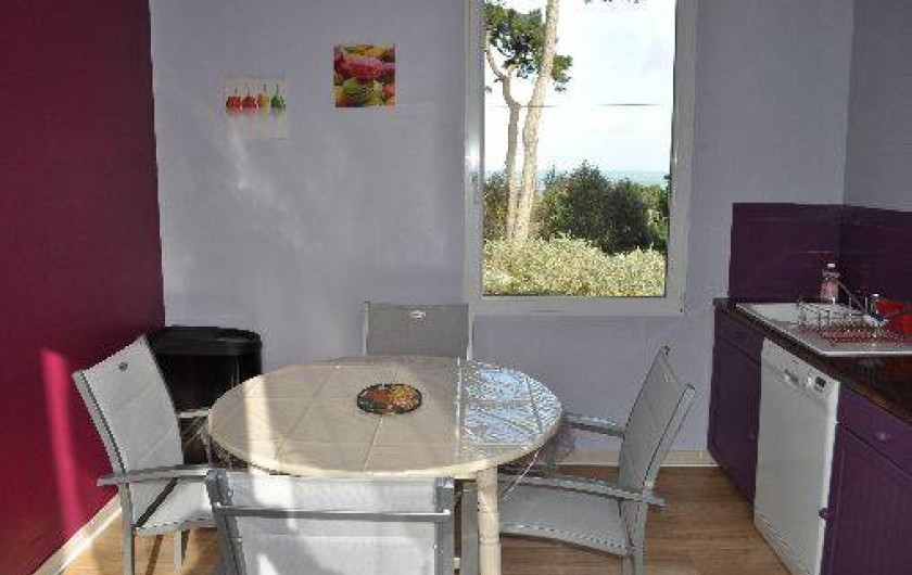 Location de vacances - Gîte à Penvénan - Cuisine avec vue sur la mer