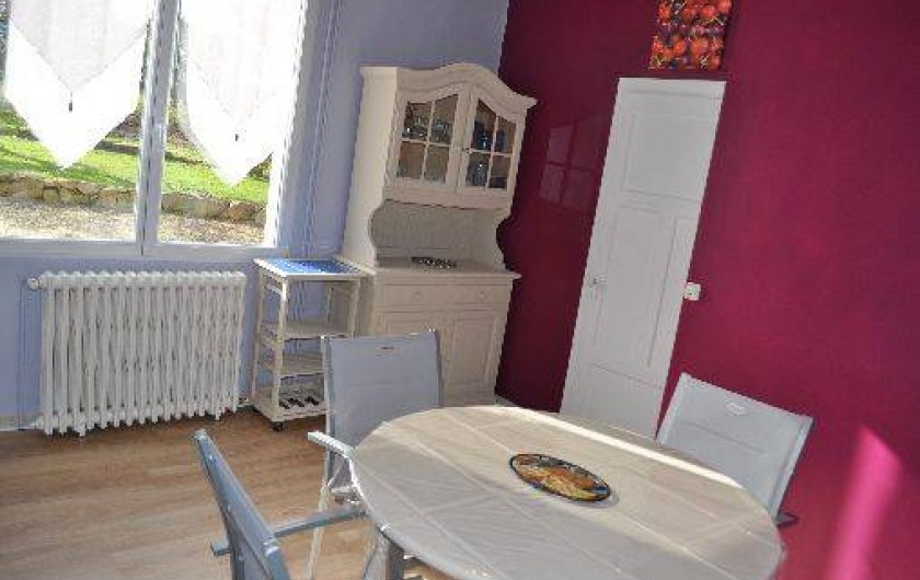 Location de vacances - Gîte à Penvénan - Cuisine avec vue sur le jardin