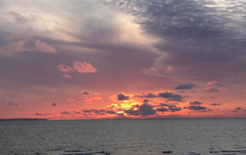 Location de vacances - Appartement à Pirou - coucher du soleil vue de la maison
