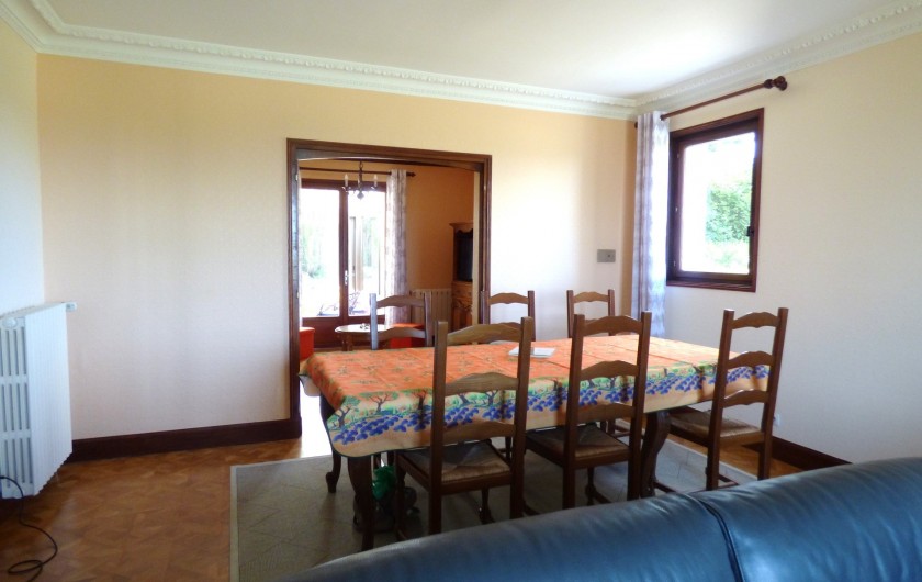 Location de vacances - Villa à Tourlaville - coin repas salle a manger  table jusque 12 personnes