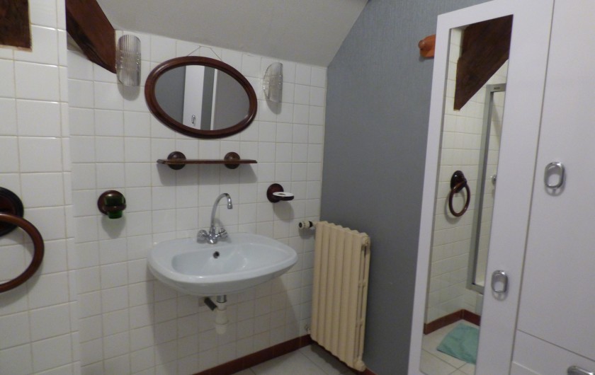 Location de vacances - Villa à Tourlaville - salle de douche de l'étage