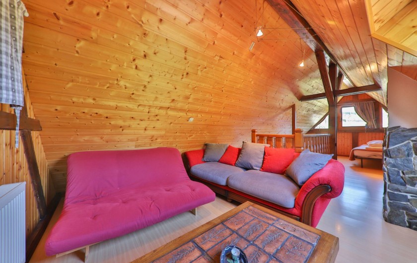 Location de vacances - Gîte à Sondernach - Coin salon en duplex avec matelas futon et canapé