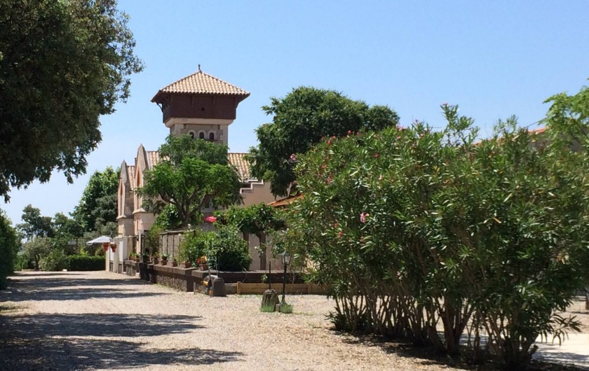 Location de vacances - Gîte à Vias - Domaine  La Gardie Cour commune