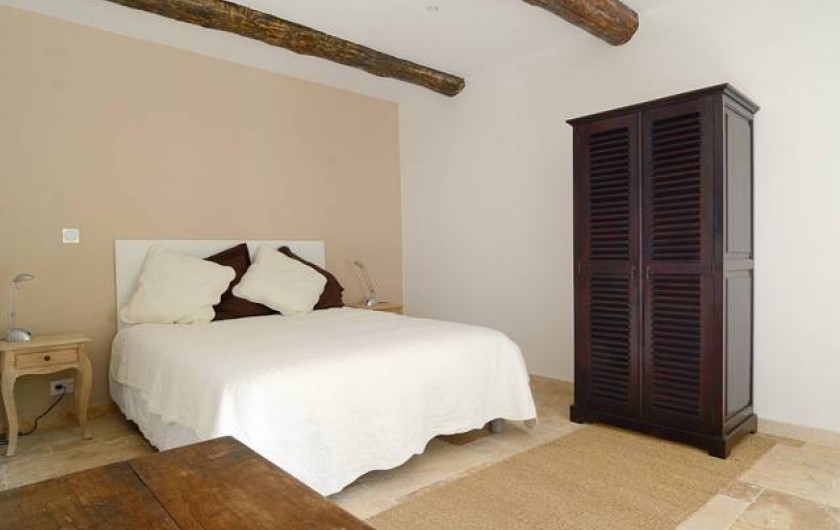 Location de vacances - Mas à Dauphin - 4 grandes suites parentales.