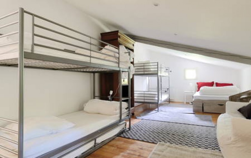 Location de vacances - Mas à Dauphin - Un grand dortoir en complément.