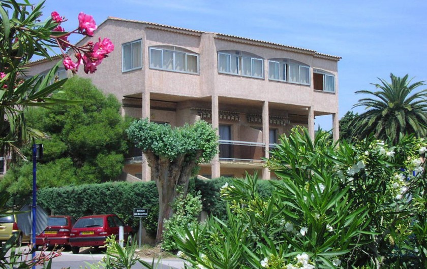 Location de vacances - Studio à Cavalaire-sur-Mer - Côté sud face à la mer