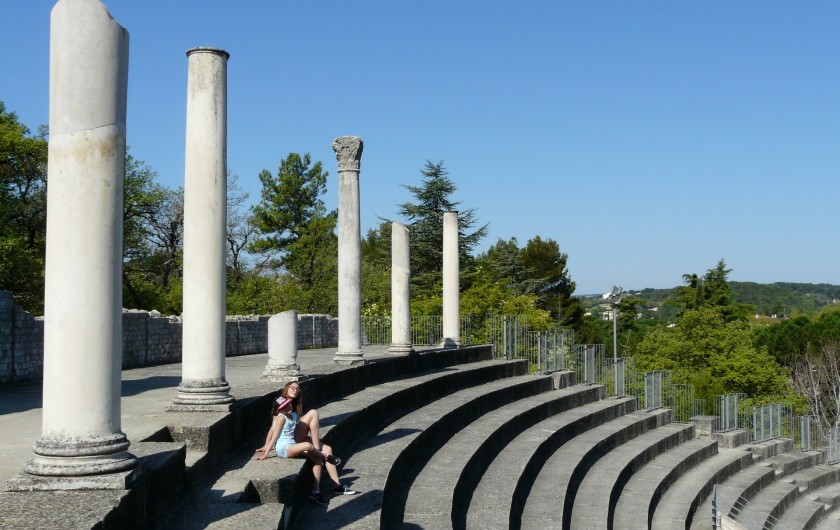 Location de vacances - Villa à Vaison-la-Romaine - le théâtre antique romain avec une contenance de 7000 places