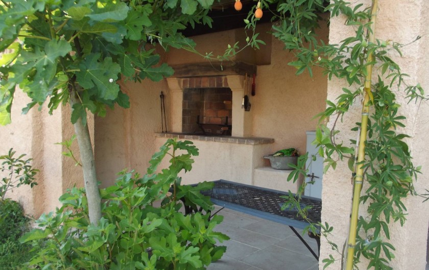 Location de vacances - Villa à Salernes - Barbecue couvert