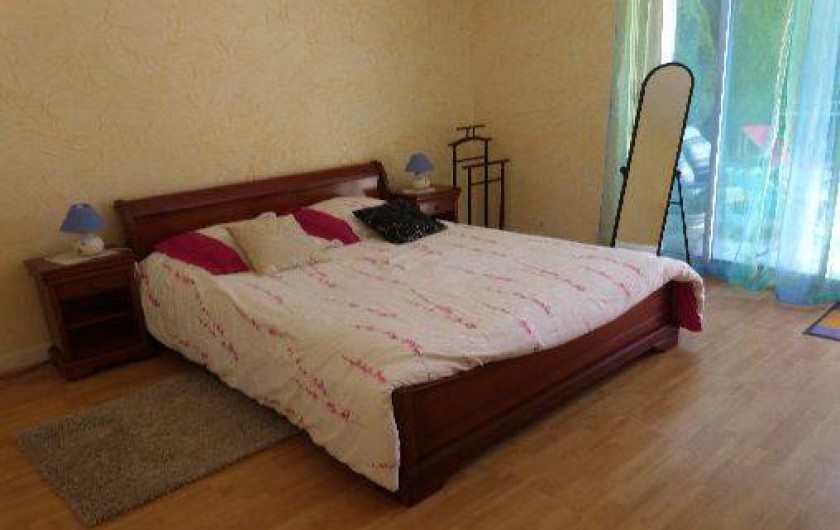 Location de vacances - Maison - Villa à Névez - chambre s'ouvrant sur la terrasse