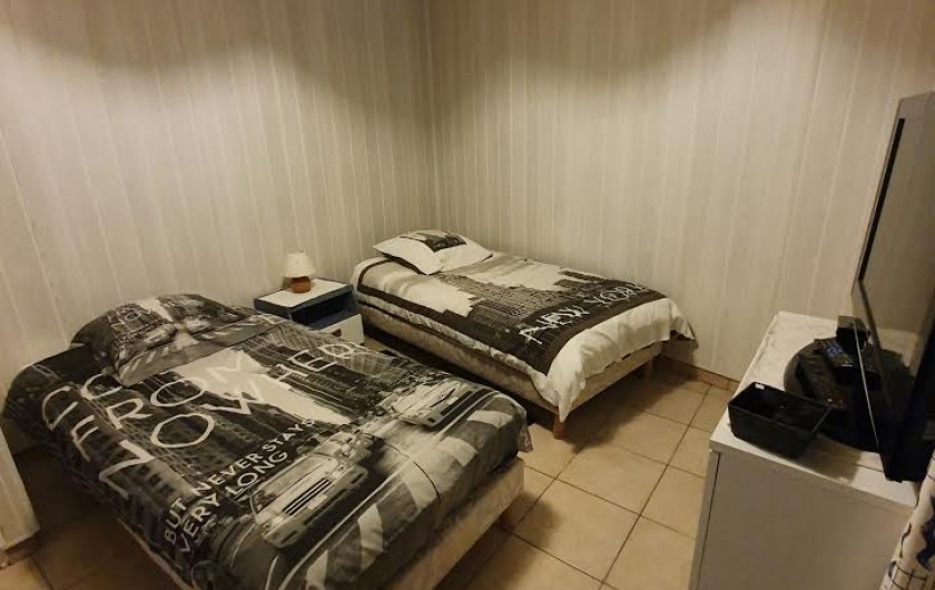 Location de vacances - Maison - Villa à Ver-sur-Mer - chambre avec 2 lits d'une pers