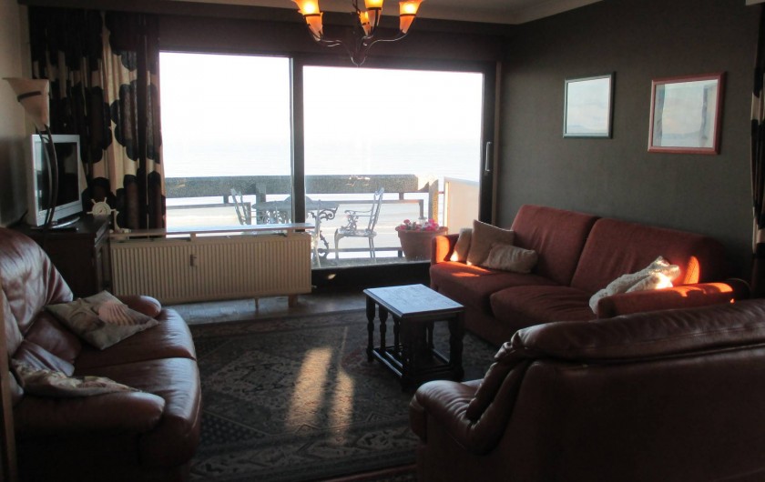 Location de vacances - Appartement à Ostende - Séjour (remis à neuf) avec nouveaux fauteuils et divan-lit (lit sur pieds !)