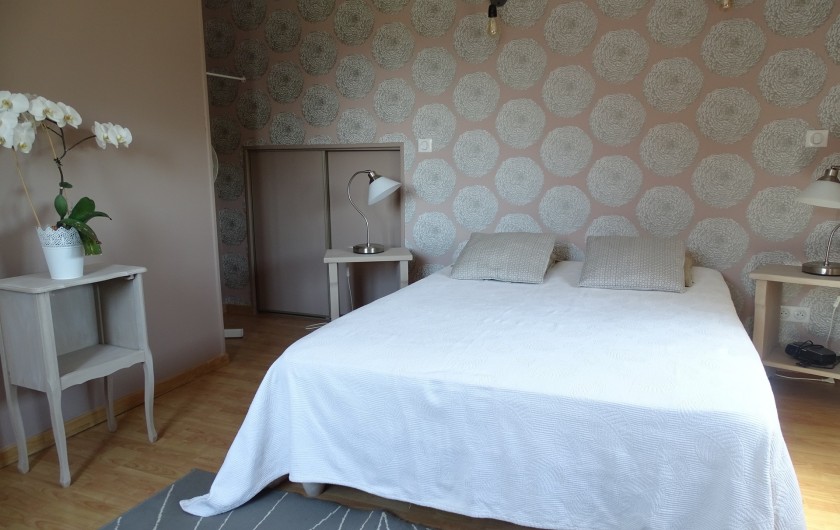 Location de vacances - Gîte à Ladoix-Serrigny - chambre étage