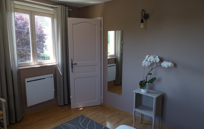 Location de vacances - Gîte à Ladoix-Serrigny - chambre étage