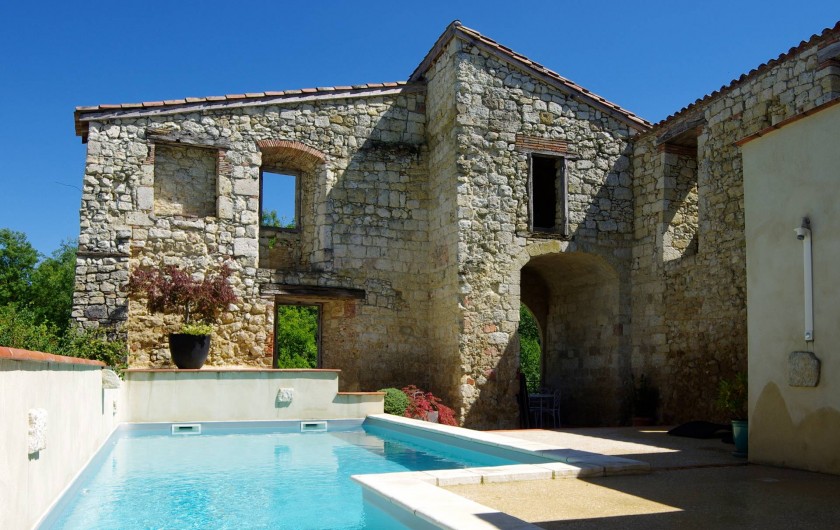 Location de vacances - Villa à Maubec - Piscine chauffée et ensoleillée sécurisée et privative