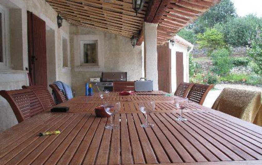 Location de vacances - Villa à Malaucène - La terrasse ombragée côté sud pour de grande tablées