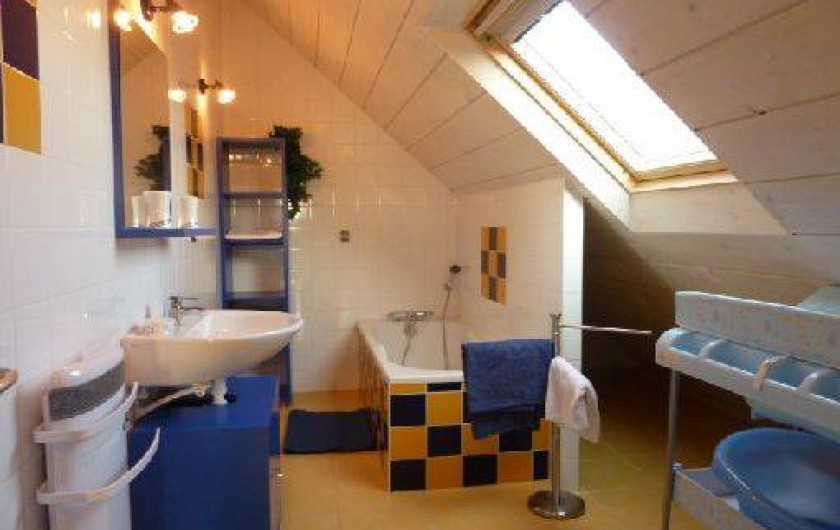 Location de vacances - Gîte à Hauteville-sur-Mer - Salle de bains avec baignoire